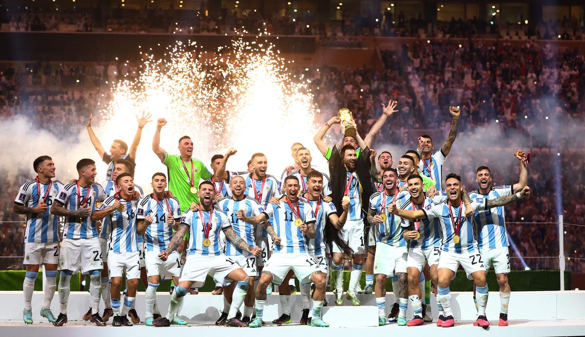Picture of Lionel Messi and Argentina team winning World Cup