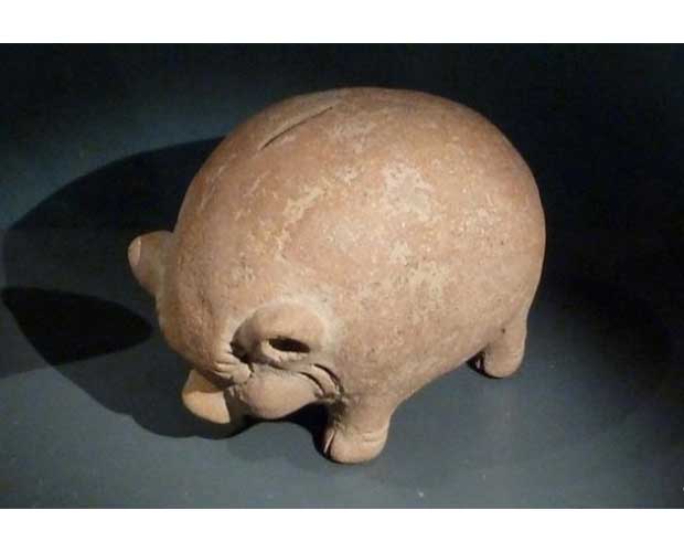 Picture of ancient piggy bank, but as a wild boar